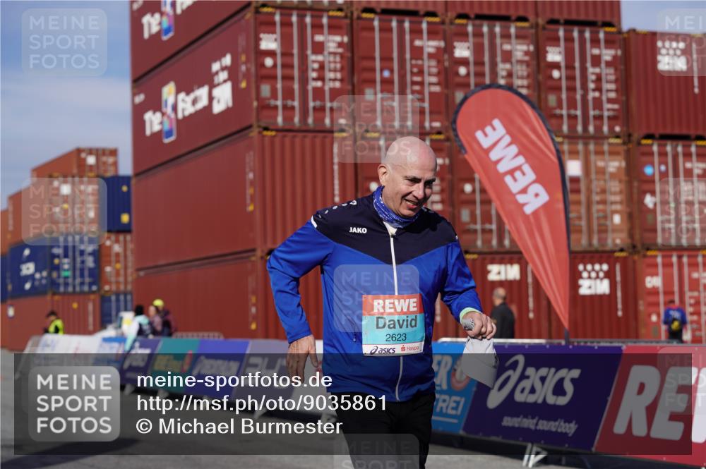 03.10.2025 - Köhlbrandbrückenlauf Michael Burmester http://msf.ph/oto/9035861 03.10.2025 10:52:23 Ziel  meine-sportfotos.de
