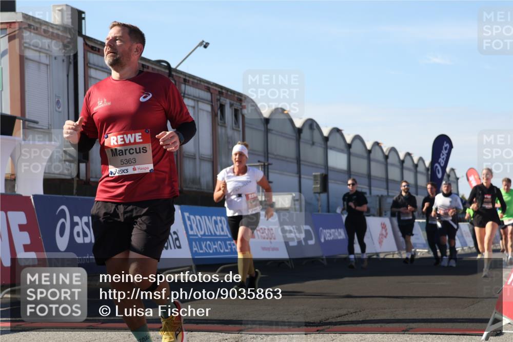 03.10.2025 - Köhlbrandbrückenlauf Luisa Fischer http://msf.ph/oto/9035863 03.10.2025 13:21:05 Ziel 4393, 4680, 4749, 5006, 5130, 5156, 5169, 5265, 5363, 5377, 5501, 5618, 5746, 5878, 5882, 6282, 6296, 6645, 6646, 6648, 6650, 6756, 6780 meine-sportfotos.de