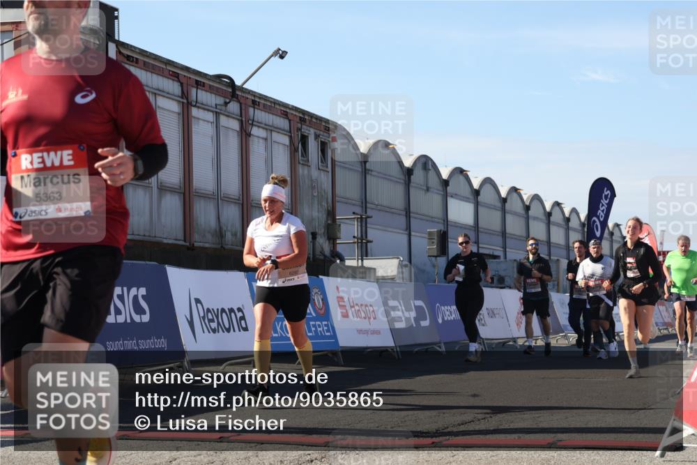 03.10.2025 - Köhlbrandbrückenlauf Luisa Fischer http://msf.ph/oto/9035865 03.10.2025 13:21:05 Ziel 4393, 4680, 4749, 5006, 5130, 5156, 5169, 5265, 5363, 5377, 5501, 5618, 5746, 5878, 5882, 6282, 6296, 6645, 6646, 6648, 6650, 6756, 6780 meine-sportfotos.de