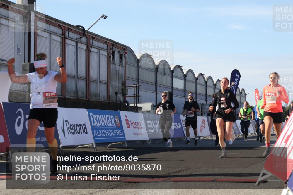 03.10.2025 - Köhlbrandbrückenlauf Luisa Fischer http://msf.ph/oto/9035870 03.10.2025 13:21:06 Ziel 4393, 4680, 4749, 5130, 5156, 5169, 5265, 5363, 5377, 5501, 5618, 5746, 5878, 5882, 5883, 6282, 6296, 6645, 6646, 6648, 6650, 6756, 6780 meine-sportfotos.de