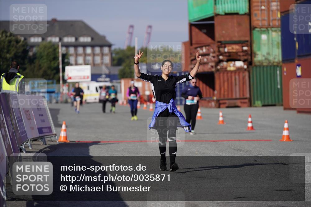 03.10.2025 - Köhlbrandbrückenlauf Michael Burmester http://msf.ph/oto/9035871 03.10.2025 10:52:52 Ziel  meine-sportfotos.de