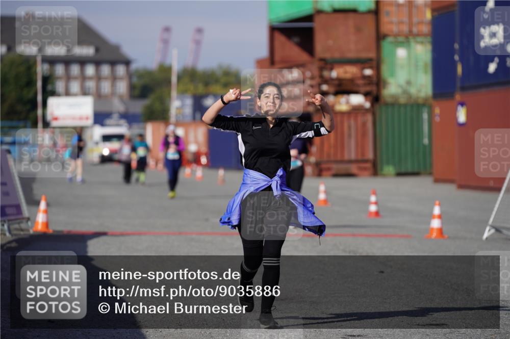 03.10.2025 - Köhlbrandbrückenlauf Michael Burmester http://msf.ph/oto/9035886 03.10.2025 10:52:53 Ziel  meine-sportfotos.de