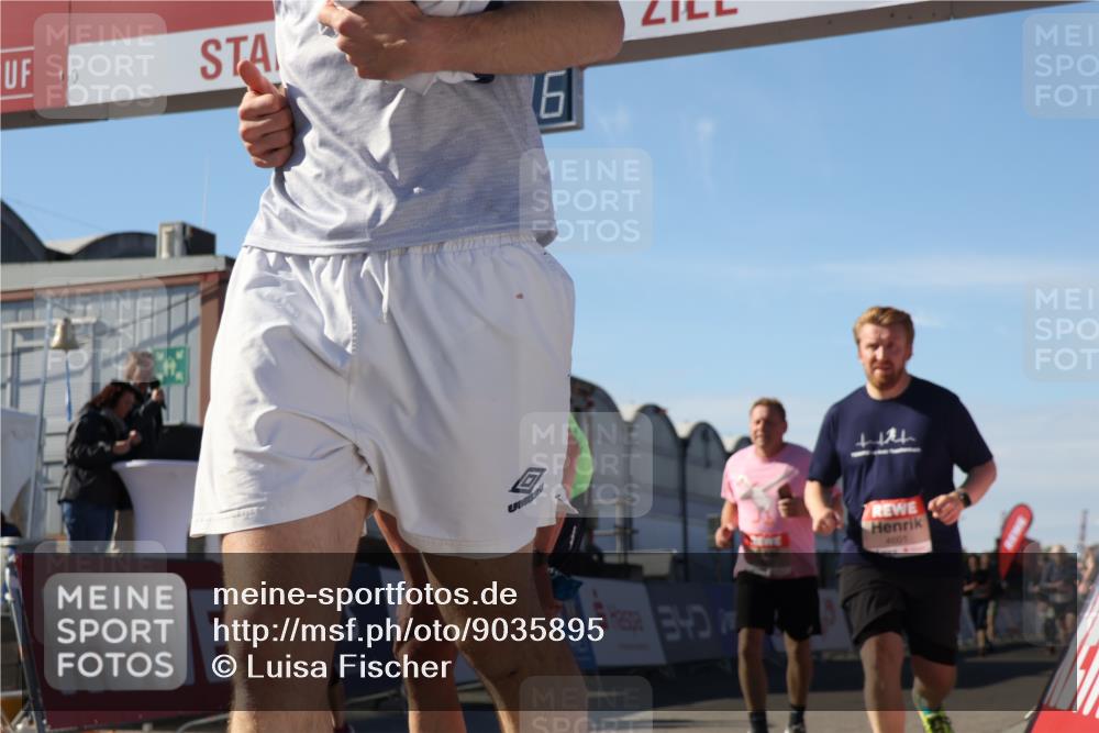03.10.2025 - Köhlbrandbrückenlauf Luisa Fischer http://msf.ph/oto/9035895 03.10.2025 13:21:15 Ziel 4363, 4393, 4601, 4749, 4846, 5265, 5450, 5618, 5746, 5873, 5878, 5882, 5883, 6262, 6282, 6602, 6756 meine-sportfotos.de