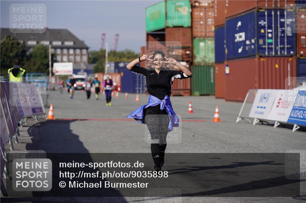 03.10.2025 - Köhlbrandbrückenlauf Michael Burmester http://msf.ph/oto/9035898 03.10.2025 10:52:54 Ziel  meine-sportfotos.de