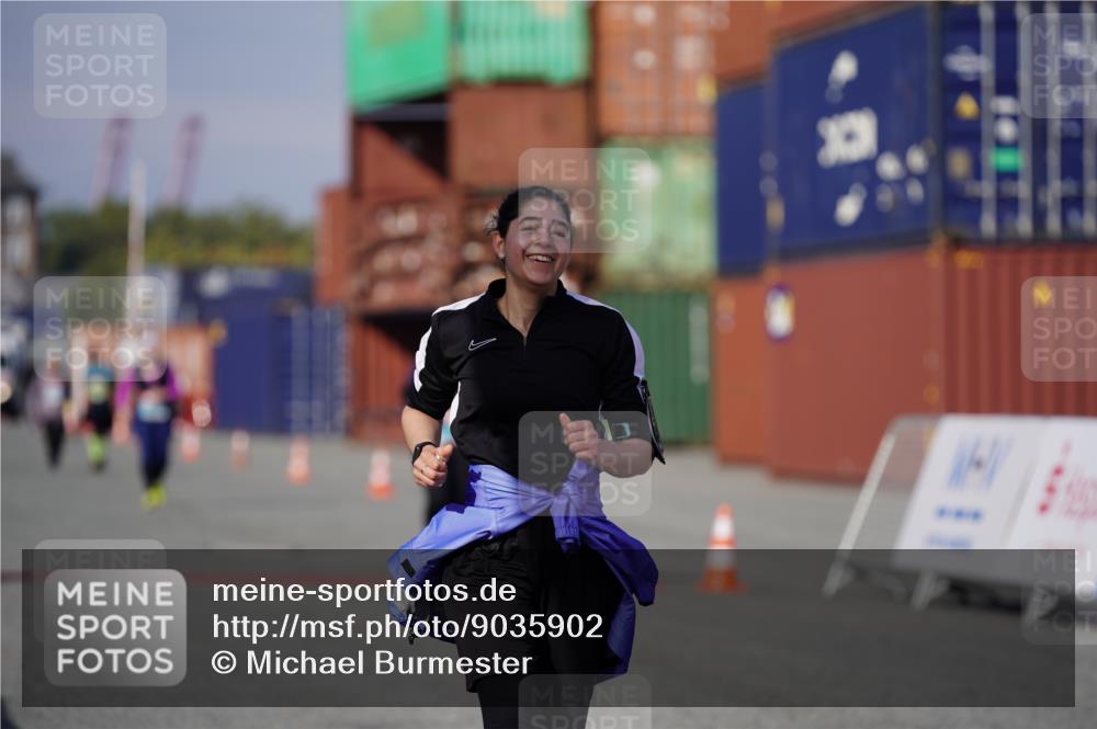 03.10.2025 - Köhlbrandbrückenlauf Michael Burmester http://msf.ph/oto/9035902 03.10.2025 10:52:55 Ziel  meine-sportfotos.de