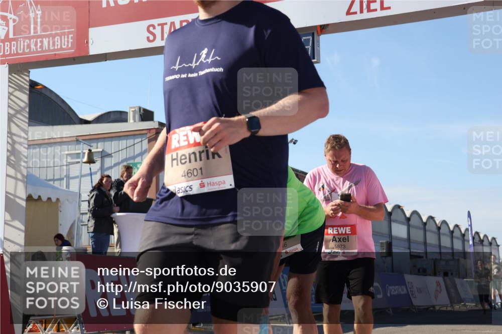 03.10.2025 - Köhlbrandbrückenlauf Luisa Fischer http://msf.ph/oto/9035907 03.10.2025 13:21:17 Ziel 4363, 4379, 4393, 4601, 4749, 4838, 4846, 5265, 5450, 5618, 5746, 5873, 5878, 5882, 5883, 6262, 6602, 6675, 6676, 6679, 6756 meine-sportfotos.de