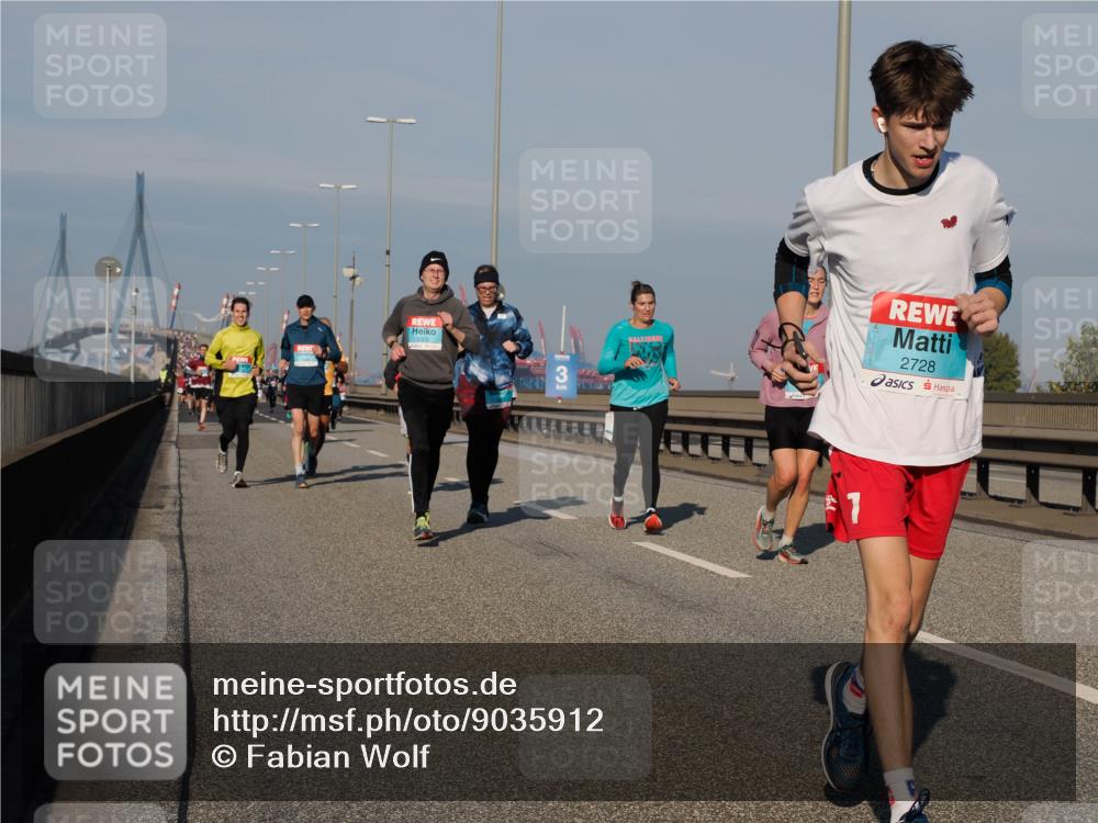 03.10.2025 - Köhlbrandbrückenlauf Fabian Wolf http://msf.ph/oto/9035912 03.10.2025 09:50:34 Position 3 3, 7, 2728 meine-sportfotos.de