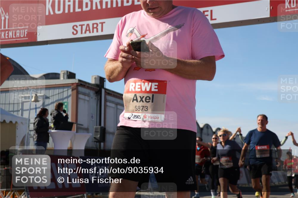 03.10.2025 - Köhlbrandbrückenlauf Luisa Fischer http://msf.ph/oto/9035934 03.10.2025 13:21:21 Ziel 4363, 4379, 4393, 4601, 4838, 4846, 4917, 5450, 5483, 5506, 5725, 5746, 5873, 5878, 5882, 5883, 6040, 6221, 6262, 6602, 6675, 6676, 6679, 6802 meine-sportfotos.de