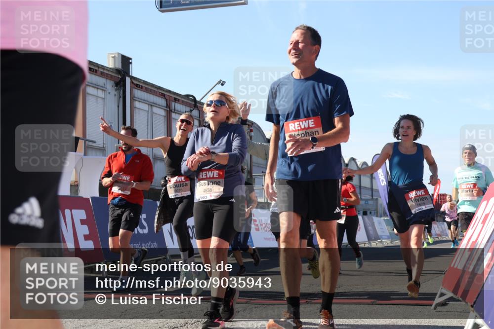 03.10.2025 - Köhlbrandbrückenlauf Luisa Fischer http://msf.ph/oto/9035943 03.10.2025 13:21:23 Ziel 4363, 4379, 4601, 4838, 4846, 4917, 5450, 5483, 5506, 5725, 5873, 6040, 6221, 6262, 6602, 6675, 6676, 6679, 6802 meine-sportfotos.de