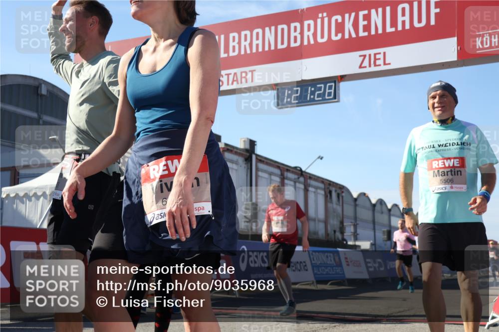 03.10.2025 - Köhlbrandbrückenlauf Luisa Fischer http://msf.ph/oto/9035968 03.10.2025 13:21:27 Ziel 4367, 4379, 4838, 4917, 5149, 5483, 5506, 5725, 5871, 6040, 6132, 6186, 6221, 6675, 6676, 6679, 6802 meine-sportfotos.de