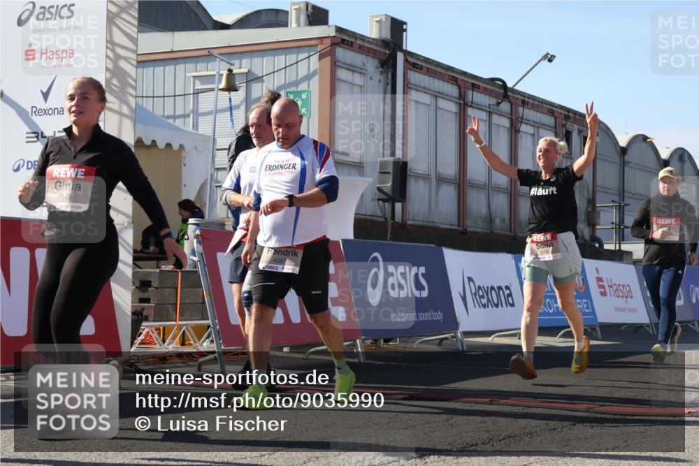 03.10.2025 - Köhlbrandbrückenlauf Luisa Fischer http://msf.ph/oto/9035990 03.10.2025 13:21:32 Ziel 4367, 4379, 4838, 4913, 4917, 5149, 5458, 5483, 5506, 5725, 5871, 6040, 6132, 6186, 6221, 6675, 6676, 6679, 6802 meine-sportfotos.de