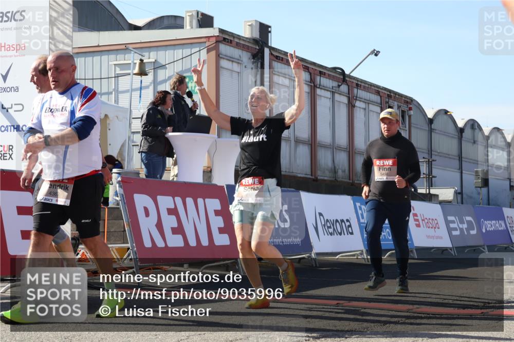 03.10.2025 - Köhlbrandbrückenlauf Luisa Fischer http://msf.ph/oto/9035996 03.10.2025 13:21:33 Ziel 4367, 4913, 4917, 5149, 5458, 5483, 5506, 5725, 5871, 6040, 6132, 6186, 6221, 6675, 6676, 6679, 6802 meine-sportfotos.de