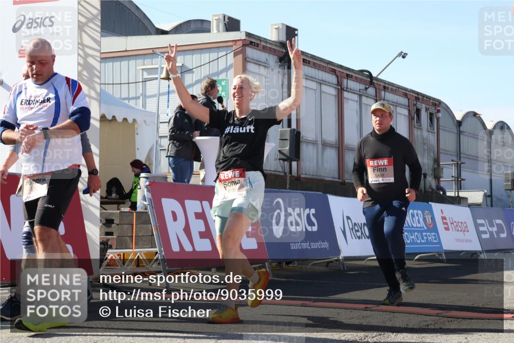 03.10.2025 - Köhlbrandbrückenlauf Luisa Fischer http://msf.ph/oto/9035999 03.10.2025 13:21:33 Ziel 4367, 4913, 4917, 5149, 5458, 5483, 5506, 5725, 5871, 6040, 6132, 6186, 6221, 6675, 6676, 6679, 6802 meine-sportfotos.de