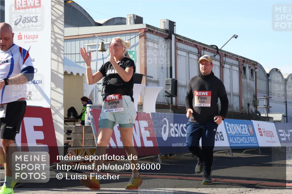 03.10.2025 - Köhlbrandbrückenlauf Luisa Fischer http://msf.ph/oto/9036000 03.10.2025 13:21:33 Ziel 4367, 4913, 4917, 5149, 5458, 5483, 5506, 5725, 5871, 6040, 6132, 6186, 6221, 6675, 6676, 6679, 6802 meine-sportfotos.de