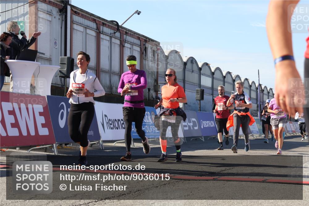 03.10.2025 - Köhlbrandbrückenlauf Luisa Fischer http://msf.ph/oto/9036015 03.10.2025 13:21:39 Ziel 4367, 4519, 4913, 4979, 5149, 5345, 5458, 5871, 5894, 5895, 5901, 6132, 6186, 6662 meine-sportfotos.de