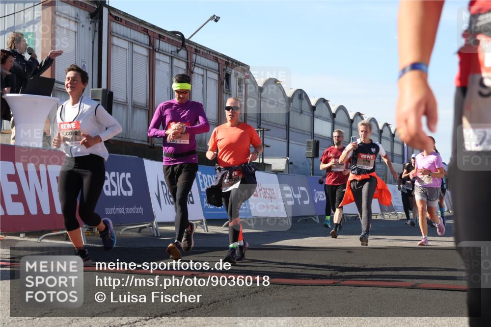 03.10.2025 - Köhlbrandbrückenlauf Luisa Fischer http://msf.ph/oto/9036018 03.10.2025 13:21:39 Ziel 4367, 4519, 4913, 4979, 5149, 5345, 5458, 5871, 5894, 5895, 5901, 6132, 6186, 6662 meine-sportfotos.de