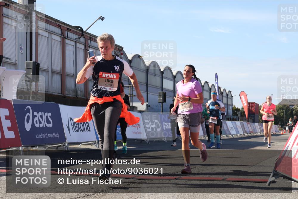 03.10.2025 - Köhlbrandbrückenlauf Luisa Fischer http://msf.ph/oto/9036021 03.10.2025 13:21:42 Ziel 4064, 4067, 4139, 4367, 4519, 4843, 4913, 4979, 5329, 5345, 5458, 5894, 5895, 5901, 5981, 6132, 6186, 6662 meine-sportfotos.de