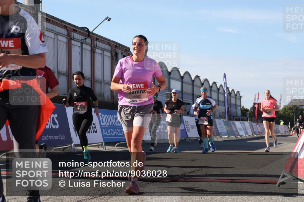 03.10.2025 - Köhlbrandbrückenlauf Luisa Fischer http://msf.ph/oto/9036028 03.10.2025 13:21:43 Ziel 4064, 4067, 4139, 4519, 4843, 4913, 4979, 5329, 5345, 5458, 5894, 5895, 5901, 5981, 6186, 6662 meine-sportfotos.de
