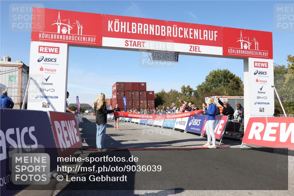 03.10.2025 - Köhlbrandbrückenlauf Lena Gebhardt http://msf.ph/oto/9036039 03.10.2025 12:41:53 Ziel 6099 meine-sportfotos.de