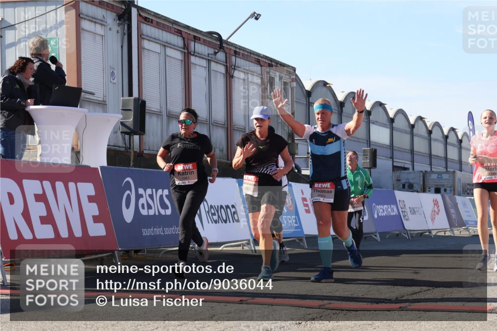 03.10.2025 - Köhlbrandbrückenlauf Luisa Fischer http://msf.ph/oto/9036044 03.10.2025 13:21:45 Ziel 4064, 4067, 4139, 4519, 4843, 4913, 4979, 5329, 5345, 5894, 5895, 5901, 5981, 6532, 6662 meine-sportfotos.de