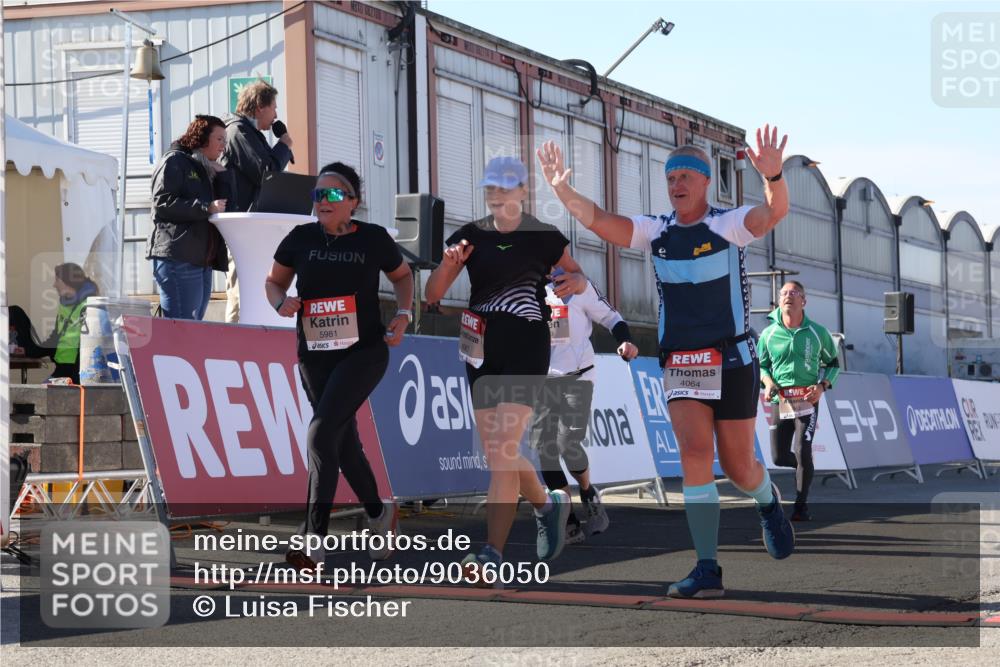 03.10.2025 - Köhlbrandbrückenlauf Luisa Fischer http://msf.ph/oto/9036050 03.10.2025 13:21:45 Ziel 4064, 4067, 4139, 4519, 4843, 4913, 4979, 5329, 5345, 5894, 5895, 5901, 5981, 6532, 6662 meine-sportfotos.de