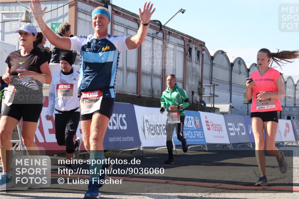 03.10.2025 - Köhlbrandbrückenlauf Luisa Fischer http://msf.ph/oto/9036060 03.10.2025 13:21:46 Ziel 4064, 4067, 4139, 4519, 4843, 4913, 4979, 5329, 5345, 5894, 5895, 5901, 5981, 6532, 6662 meine-sportfotos.de