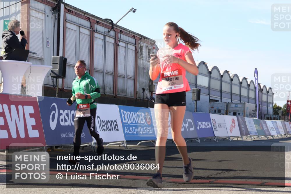 03.10.2025 - Köhlbrandbrückenlauf Luisa Fischer http://msf.ph/oto/9036064 03.10.2025 13:21:47 Ziel 4064, 4067, 4139, 4519, 4843, 4913, 4979, 5329, 5345, 5894, 5895, 5901, 5981, 6532, 6662 meine-sportfotos.de