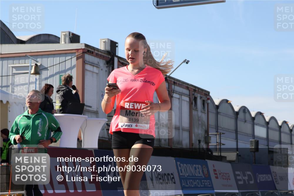 03.10.2025 - Köhlbrandbrückenlauf Luisa Fischer http://msf.ph/oto/9036073 03.10.2025 13:21:48 Ziel 4064, 4067, 4139, 4519, 4843, 4913, 4979, 5329, 5345, 5894, 5895, 5901, 5981, 6532, 6662 meine-sportfotos.de