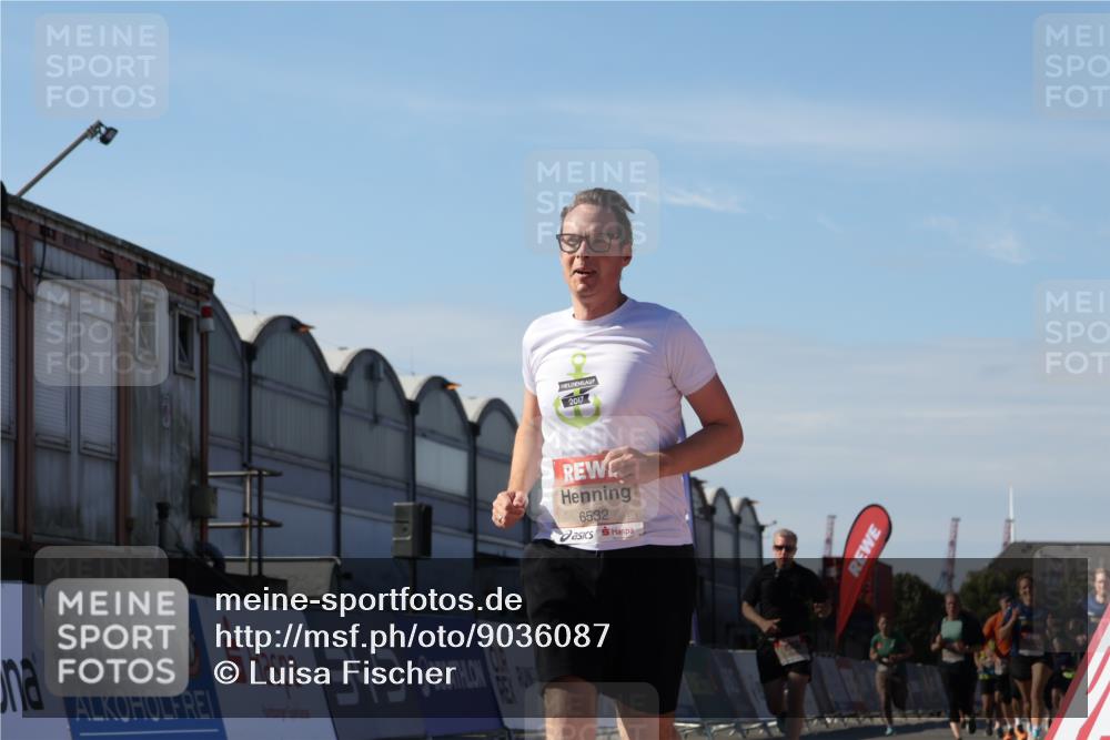 03.10.2025 - Köhlbrandbrückenlauf Luisa Fischer http://msf.ph/oto/9036087 03.10.2025 13:21:51 Ziel 4064, 4067, 4139, 4843, 4979, 5329, 5345, 5894, 5895, 5901, 5981, 6005, 6532, 6662 meine-sportfotos.de