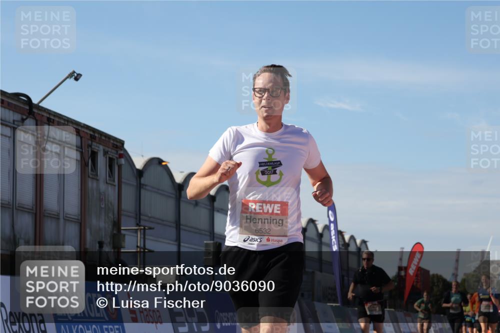 03.10.2025 - Köhlbrandbrückenlauf Luisa Fischer http://msf.ph/oto/9036090 03.10.2025 13:21:51 Ziel 4064, 4067, 4139, 4843, 4979, 5329, 5345, 5894, 5895, 5901, 5981, 6005, 6532, 6662 meine-sportfotos.de