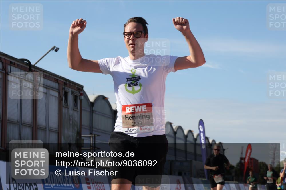 03.10.2025 - Köhlbrandbrückenlauf Luisa Fischer http://msf.ph/oto/9036092 03.10.2025 13:21:52 Ziel 4064, 4067, 4139, 4843, 4979, 5329, 5345, 5901, 5981, 6005, 6532, 6662 meine-sportfotos.de