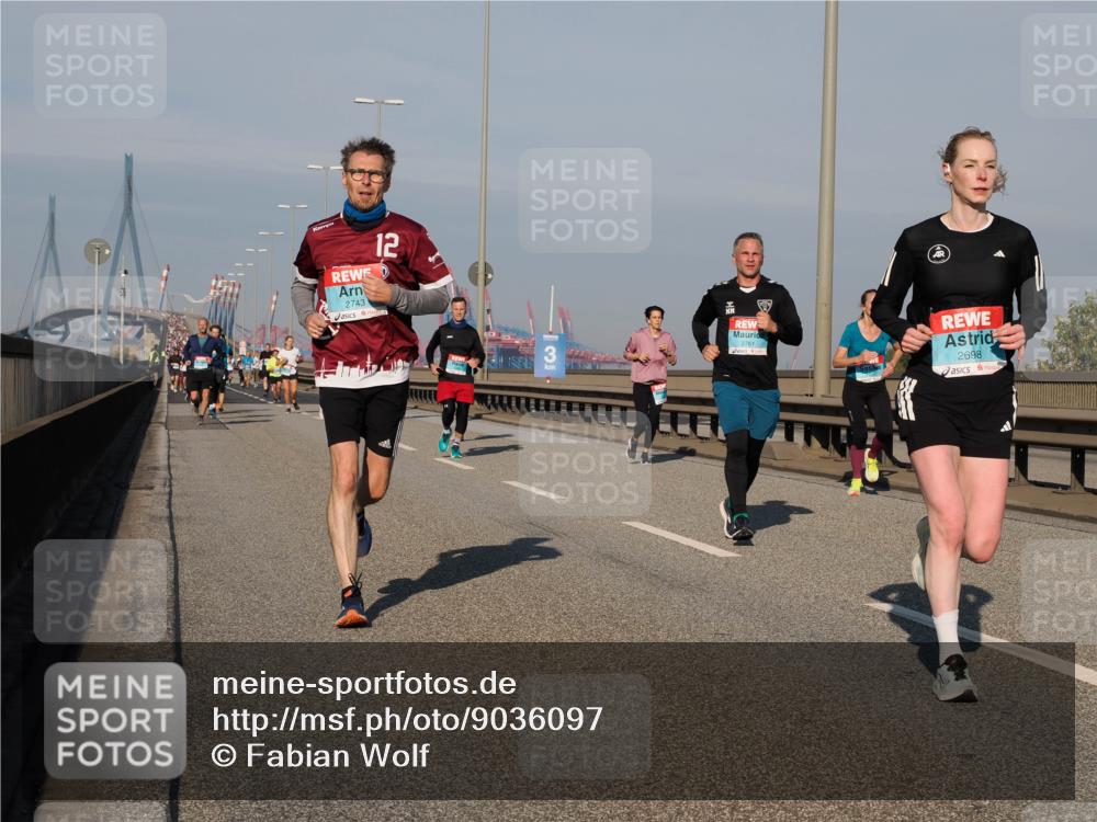 03.10.2025 - Köhlbrandbrückenlauf Fabian Wolf http://msf.ph/oto/9036097 03.10.2025 09:50:47 Position 3 12, 2743, 2761, 2698 meine-sportfotos.de