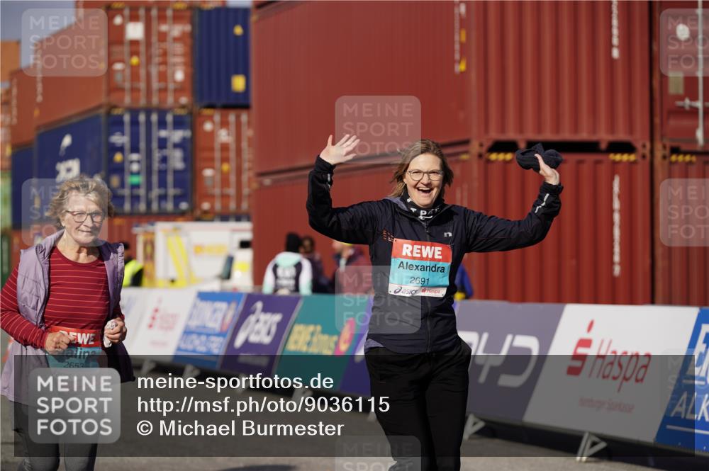03.10.2025 - Köhlbrandbrückenlauf Michael Burmester http://msf.ph/oto/9036115 03.10.2025 10:53:53 Ziel 2653, 2691 meine-sportfotos.de