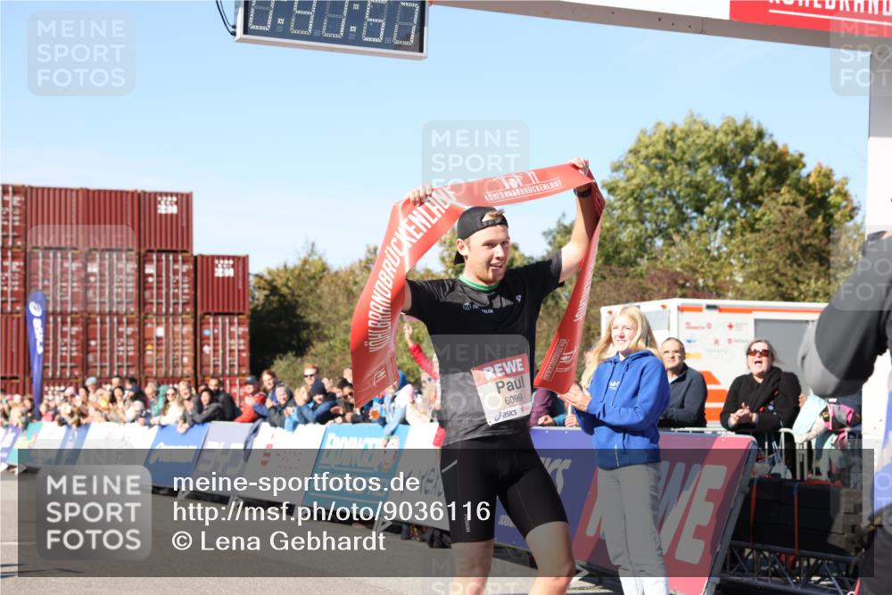 03.10.2025 - Köhlbrandbrückenlauf Lena Gebhardt http://msf.ph/oto/9036116 03.10.2025 12:41:57 Ziel 6099 meine-sportfotos.de