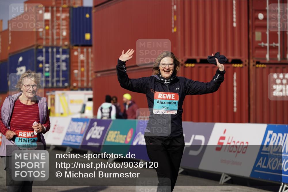 03.10.2025 - Köhlbrandbrückenlauf Michael Burmester http://msf.ph/oto/9036120 03.10.2025 10:53:53 Ziel 2653, 2691 meine-sportfotos.de