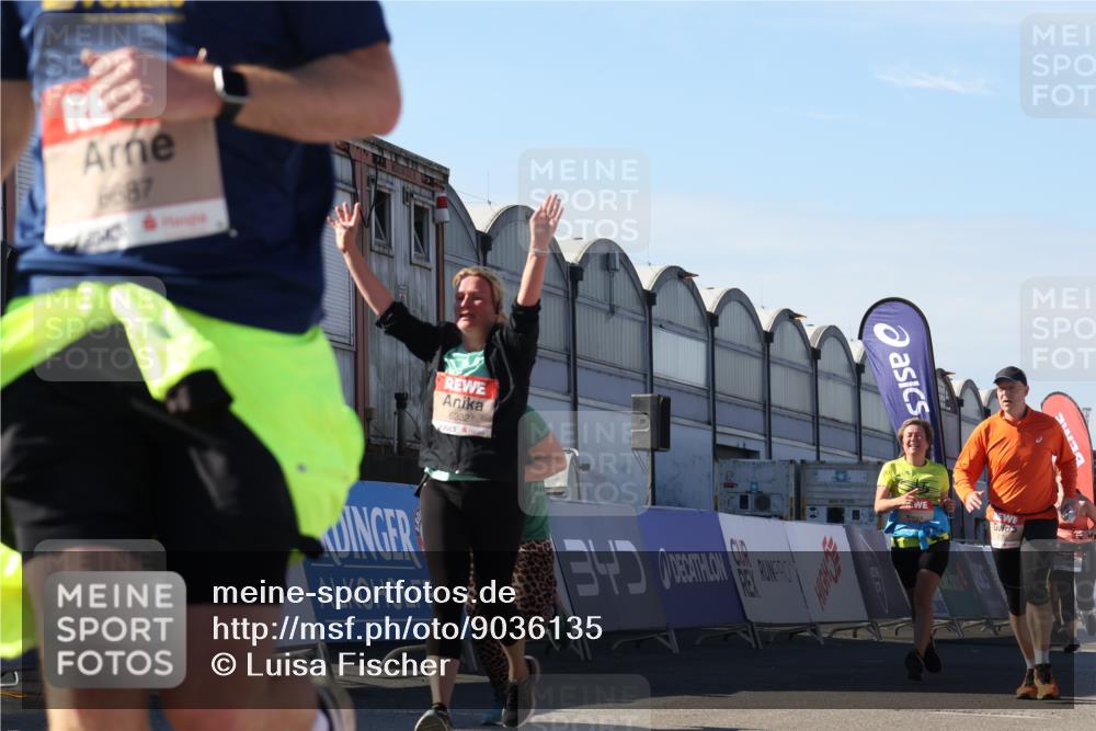 03.10.2025 - Köhlbrandbrückenlauf Luisa Fischer http://msf.ph/oto/9036135 03.10.2025 13:21:59 Ziel 4291, 5776, 6005, 6237, 6332, 6532, 6684, 6687, 6729 meine-sportfotos.de