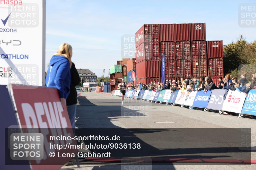 03.10.2025 - Köhlbrandbrückenlauf Lena Gebhardt http://msf.ph/oto/9036138 03.10.2025 12:44:52 Ziel 6610 meine-sportfotos.de