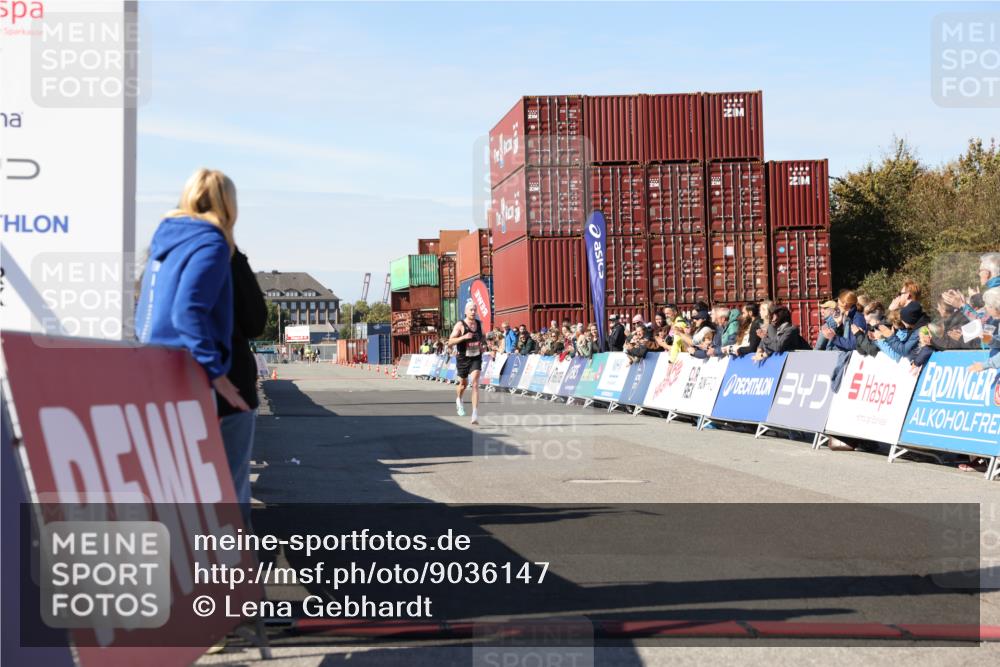 03.10.2025 - Köhlbrandbrückenlauf Lena Gebhardt http://msf.ph/oto/9036147 03.10.2025 12:44:53 Ziel 6610 meine-sportfotos.de