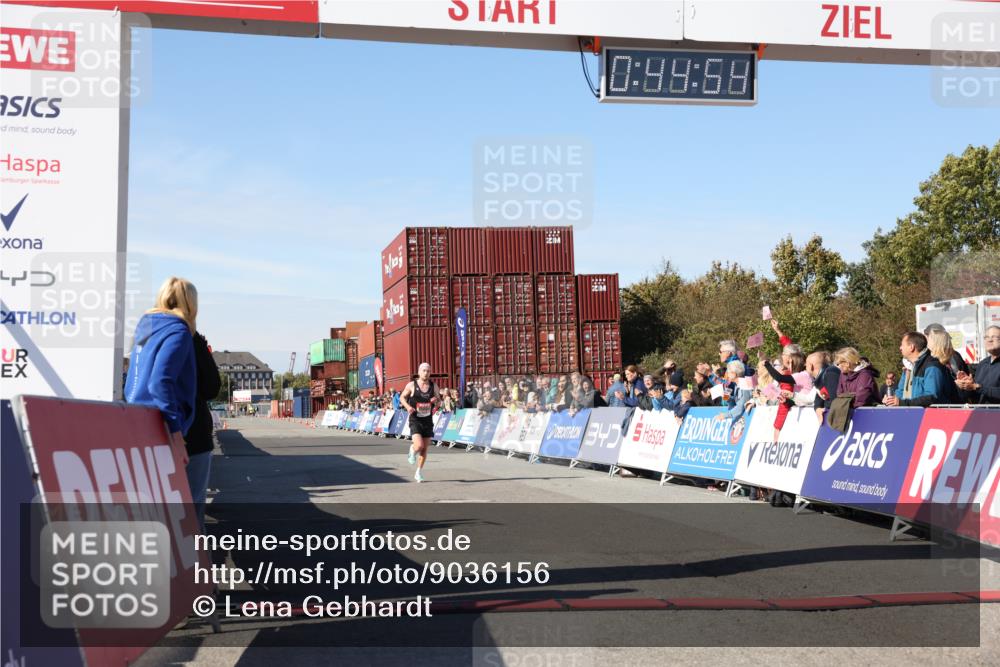 03.10.2025 - Köhlbrandbrückenlauf Lena Gebhardt http://msf.ph/oto/9036156 03.10.2025 12:44:54 Ziel 6610 meine-sportfotos.de