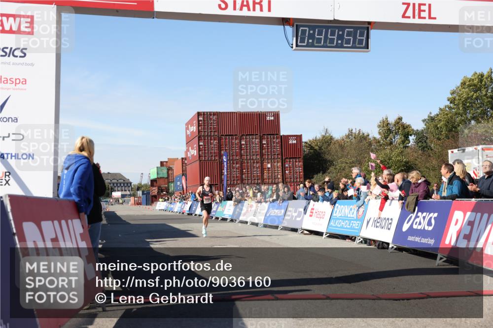 03.10.2025 - Köhlbrandbrückenlauf Lena Gebhardt http://msf.ph/oto/9036160 03.10.2025 12:44:54 Ziel 6610 meine-sportfotos.de
