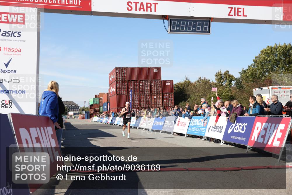 03.10.2025 - Köhlbrandbrückenlauf Lena Gebhardt http://msf.ph/oto/9036169 03.10.2025 12:44:54 Ziel 6610 meine-sportfotos.de
