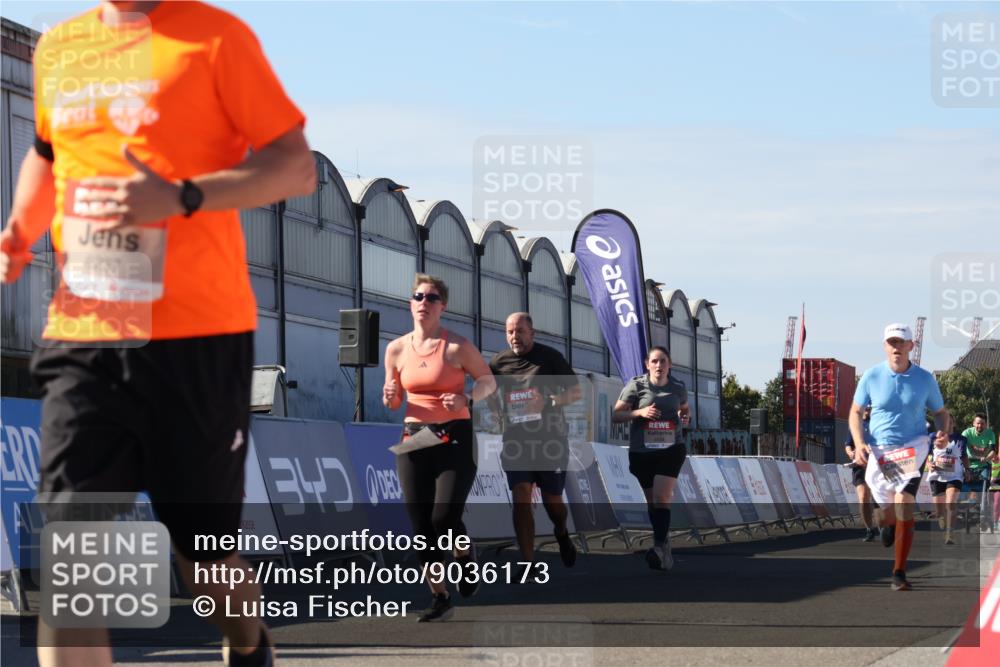 03.10.2025 - Köhlbrandbrückenlauf Luisa Fischer http://msf.ph/oto/9036173 03.10.2025 13:22:04 Ziel 4291, 4934, 5180, 5776, 6005, 6173, 6237, 6332, 6416, 6684, 6687, 6729 meine-sportfotos.de