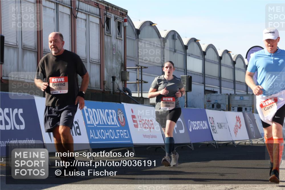 03.10.2025 - Köhlbrandbrückenlauf Luisa Fischer http://msf.ph/oto/9036191 03.10.2025 13:22:07 Ziel 4291, 4706, 4934, 5180, 5776, 6173, 6237, 6332, 6416, 6684, 6687, 6729 meine-sportfotos.de