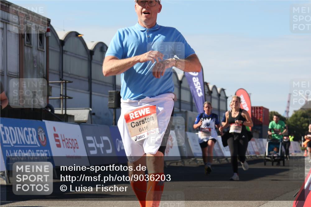 03.10.2025 - Köhlbrandbrückenlauf Luisa Fischer http://msf.ph/oto/9036203 03.10.2025 13:22:09 Ziel 4291, 4706, 4934, 5180, 5776, 6173, 6237, 6332, 6416, 6531, 6684, 6687, 6729 meine-sportfotos.de