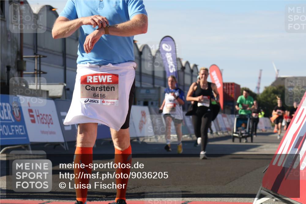 03.10.2025 - Köhlbrandbrückenlauf Luisa Fischer http://msf.ph/oto/9036205 03.10.2025 13:22:09 Ziel 4291, 4706, 4934, 5180, 5776, 6173, 6237, 6332, 6416, 6531, 6684, 6687, 6729 meine-sportfotos.de