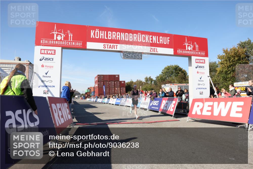03.10.2025 - Köhlbrandbrückenlauf Lena Gebhardt http://msf.ph/oto/9036238 03.10.2025 12:44:56 Ziel 6610 meine-sportfotos.de