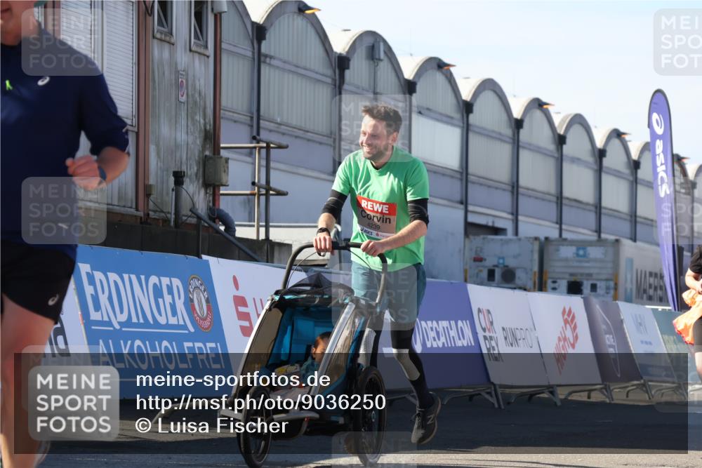03.10.2025 - Köhlbrandbrückenlauf Luisa Fischer http://msf.ph/oto/9036250 03.10.2025 13:22:16 Ziel 4239, 4706, 4934, 5072, 5180, 5235, 5400, 5401, 5720, 6173, 6416, 6531 meine-sportfotos.de