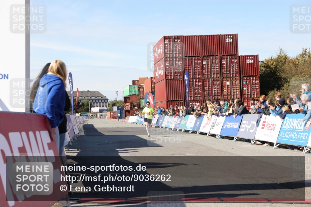 03.10.2025 - Köhlbrandbrückenlauf Lena Gebhardt http://msf.ph/oto/9036262 03.10.2025 12:45:18 Ziel 6280 meine-sportfotos.de