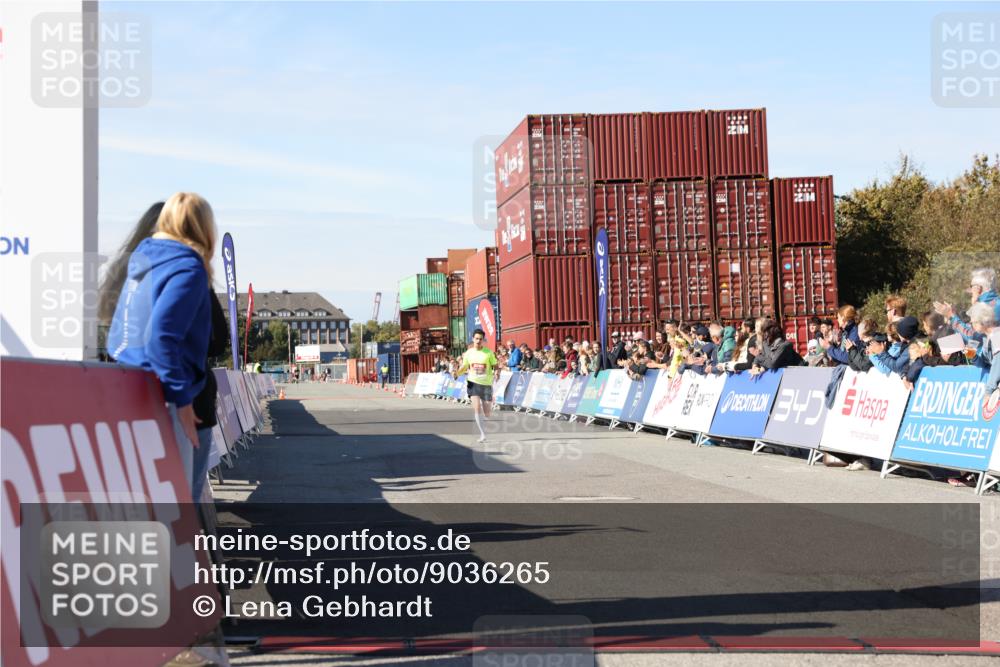 03.10.2025 - Köhlbrandbrückenlauf Lena Gebhardt http://msf.ph/oto/9036265 03.10.2025 12:45:18 Ziel 6280 meine-sportfotos.de