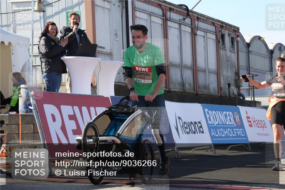 03.10.2025 - Köhlbrandbrückenlauf Luisa Fischer http://msf.ph/oto/9036266 03.10.2025 13:22:18 Ziel 4239, 4706, 4934, 5072, 5235, 5400, 5401, 5720, 5851, 5929, 6173, 6188, 6416, 6531 meine-sportfotos.de
